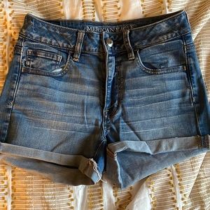 💙 Medium Wash American Eagle Jean Shorts 💙